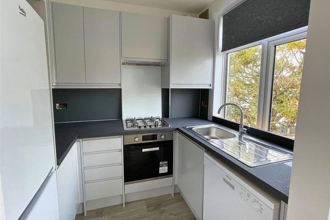 Flat 2, 84 Hutton Grove, London photo 2