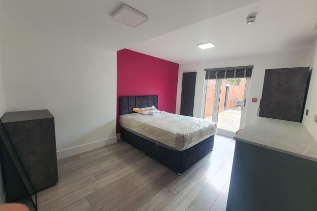 Thumbnail Room to rent in Twyford Abbey Road, London