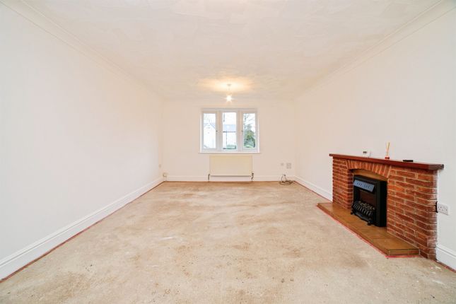 5, Holly Bank Close, Alfreton photo 3