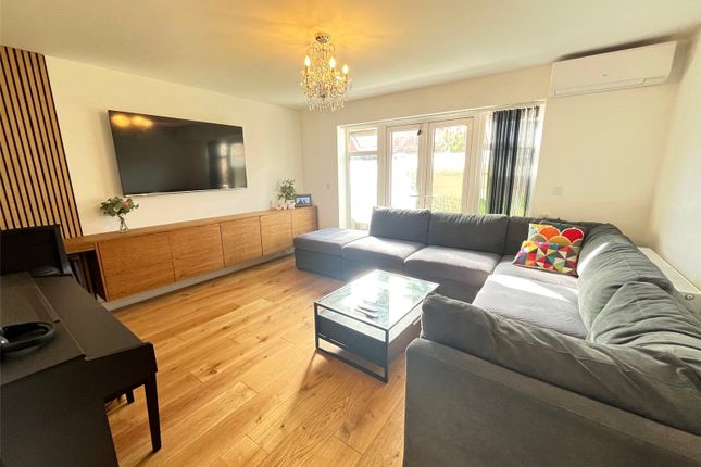4, Battle Avenue, DAVENTRY photo 2