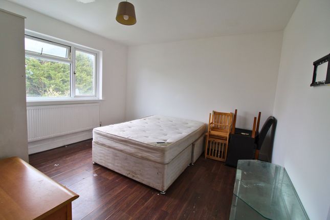 62 Abbotts Drive, Wembley photo 3