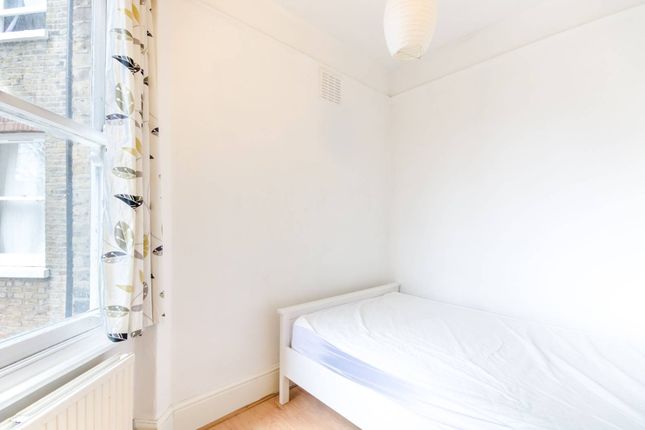 Flat to rent in Elms Crescent, Abbeville Village, London