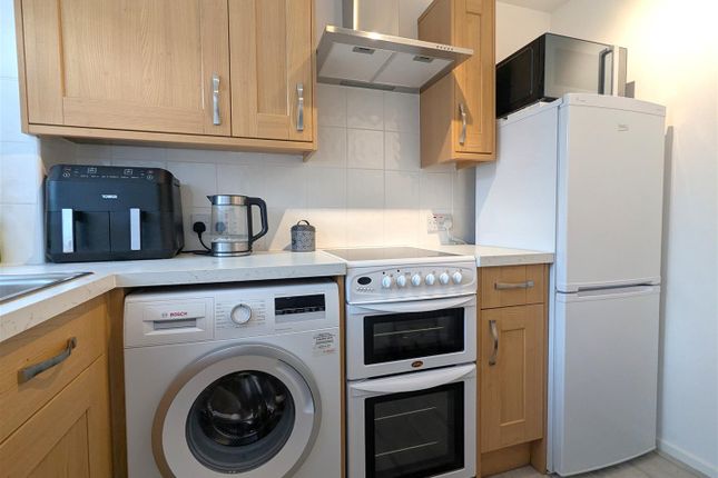 8, White Oak Close, Tonbridge photo 2