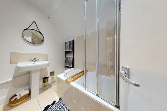 Flat for sale in Greyhound Lane, London