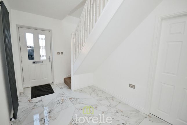 1 Poplars Close, Grimsby photo 4