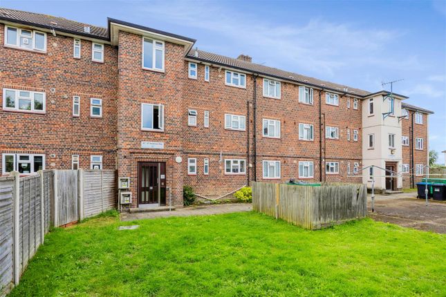 Flat for sale in Radstock Way, Merstham, Redhill