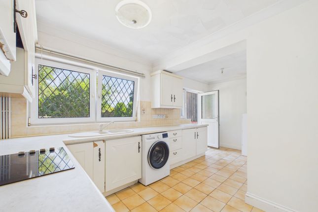 12 Whitegates, Swansea photo 3
