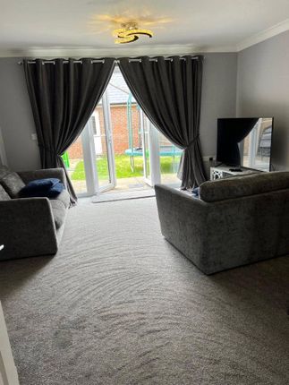 18 Rowner Crescent, Hook photo 4