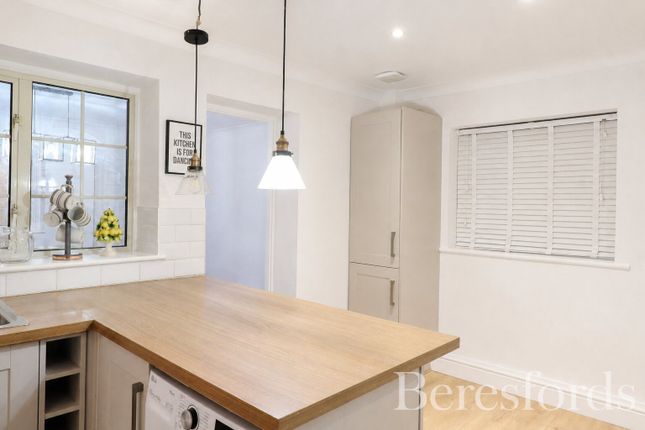 15, Vernon Crescent, Essex photo 5