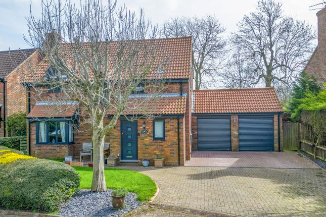 Thumbnail Detached house for sale in Woodlands, Tebworth, Bedfordshire
