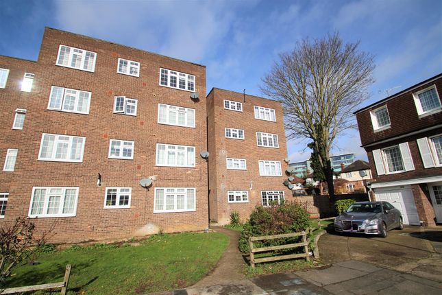 Thumbnail Flat for sale in Arborfield Close, Slough