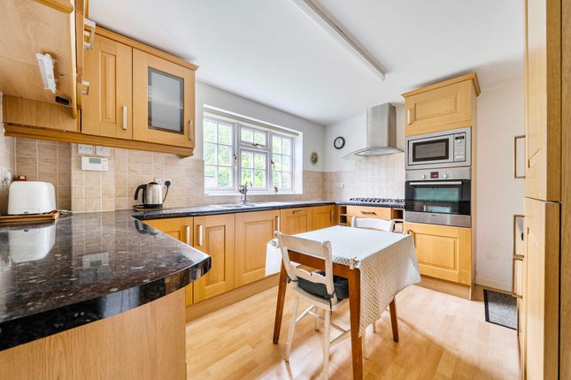 1 Woodpecker Close, Havant photo 3