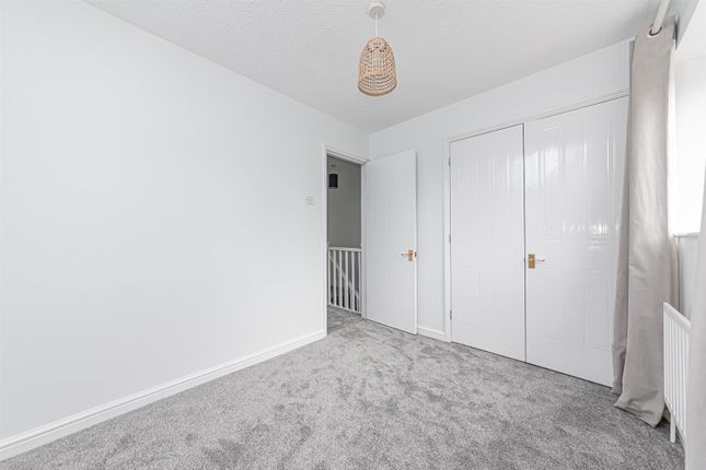 5, Davy Close, Wokingham photo 3