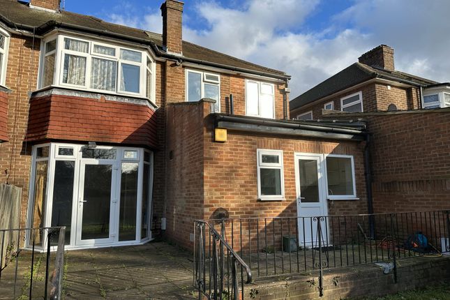 Firs Drive , Firs Drive, Hounslow photo 2