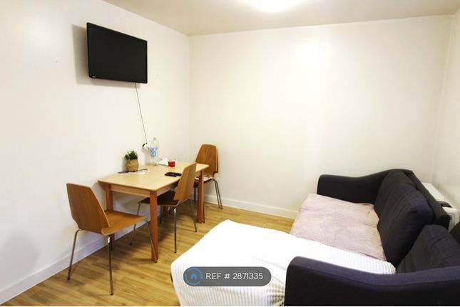Flat, Arwen Lodge Sparkford Close, Winchester photo 2