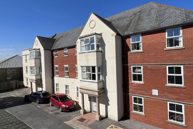 Thumbnail Flat to rent in West Street, Axminster