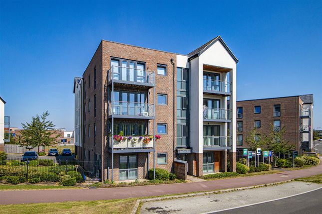 Thumbnail Flat to rent in Larson Close, Oakgrove, Milton Keynes