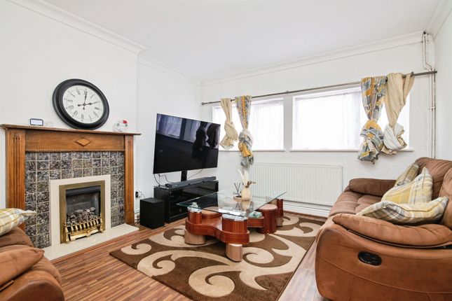 24, Hallchurch Road, Dudley photo 3