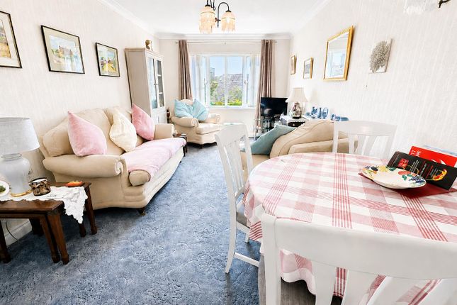 1 Elizabeth Court, Louise Close, Walton-on-the-Naze photo 3