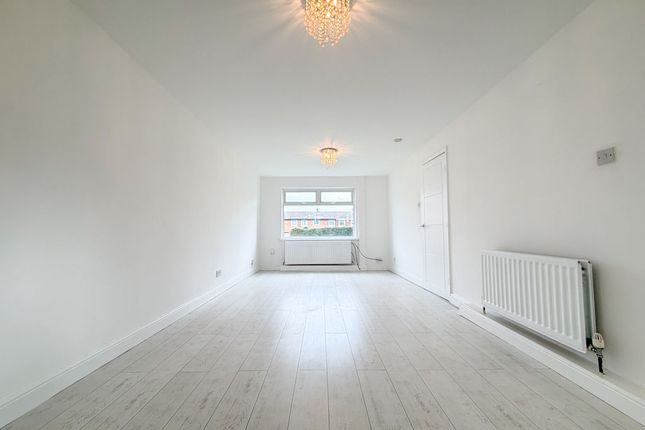 10, Holywell Close, Blaydon photo 3