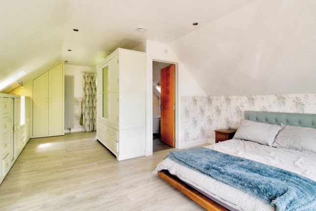 Bedroom 1 (2)