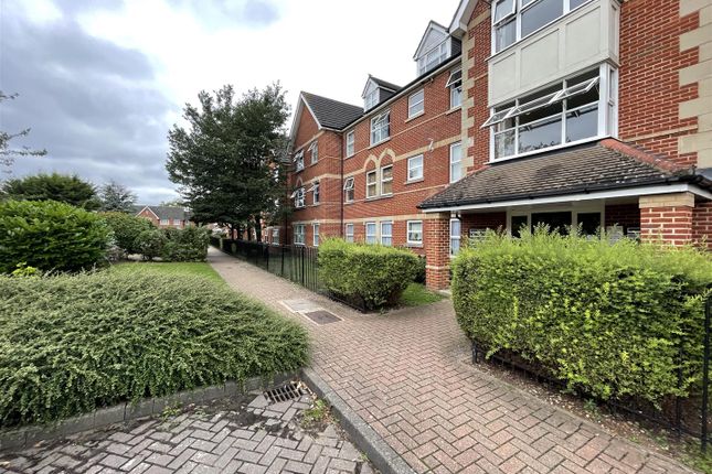 Thumbnail Flat for sale in Cobham Close, Enfield