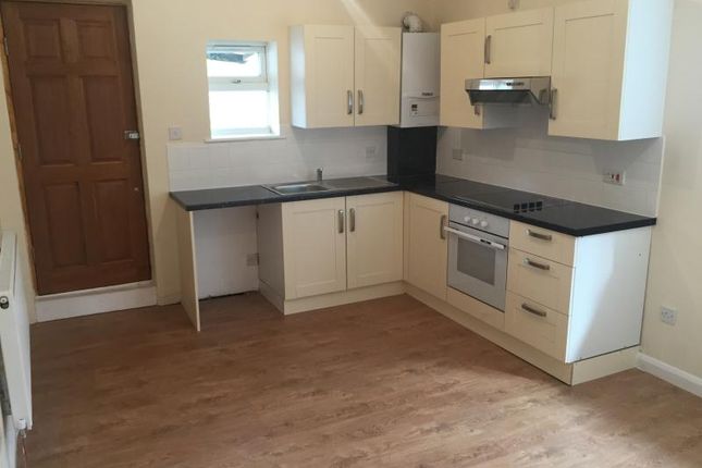 Flat to rent in Wood Street, Walthamstow