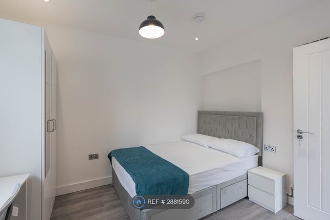 5-bed house on Lakehall Road, Thornton Heath, £3,200/mo