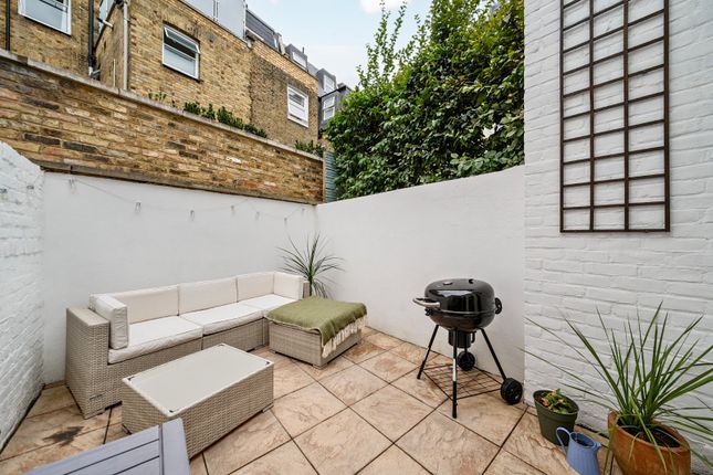 Flat 3, 2, Waldemar Avenue, London photo 2