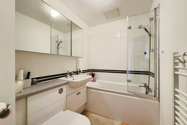 Flat 26, Bentfield House, London photo 4