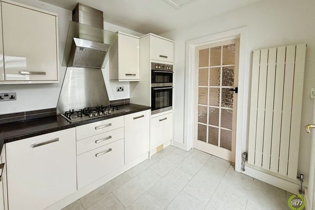255 Barden Lane, Burnley photo 4