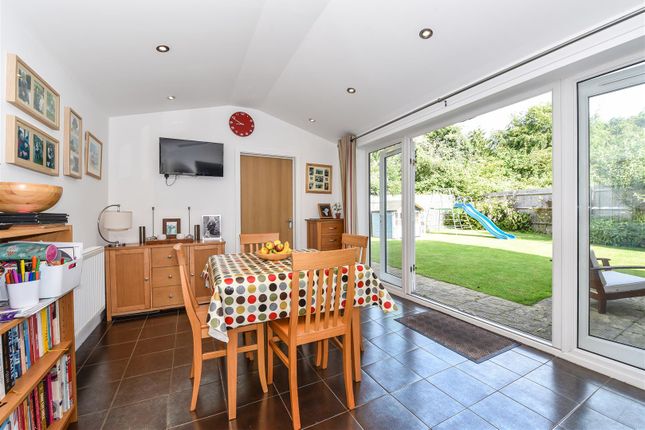 9, Cuckoo Fields, Chichester photo 4