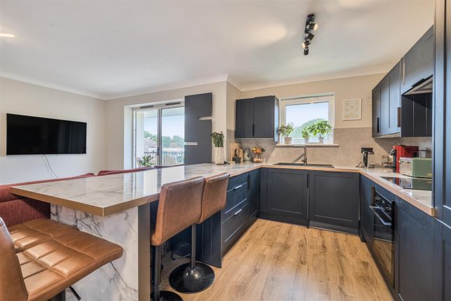 Kitchen Area (Main).Jpg