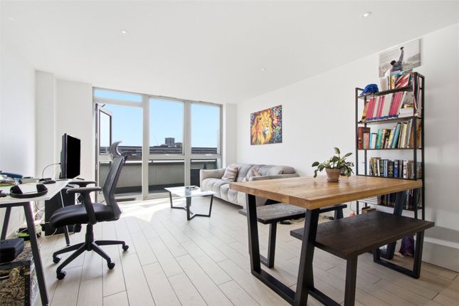 Flat 21, 18, Canalside Square, London photo 4