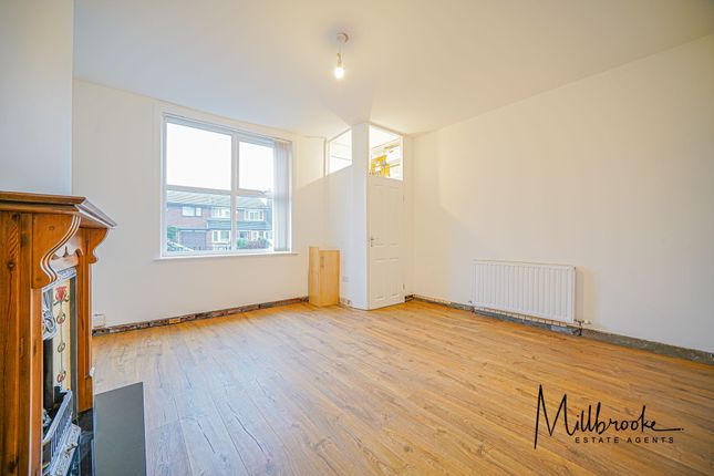 153 Mosley Common Road, Manchester photo 4