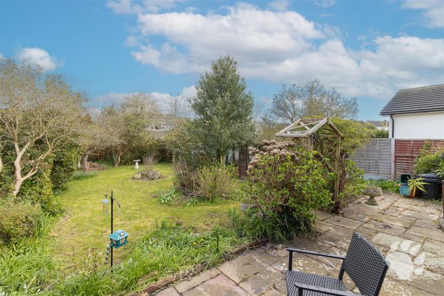 84, Highcliffe Road, Wickford photo 2