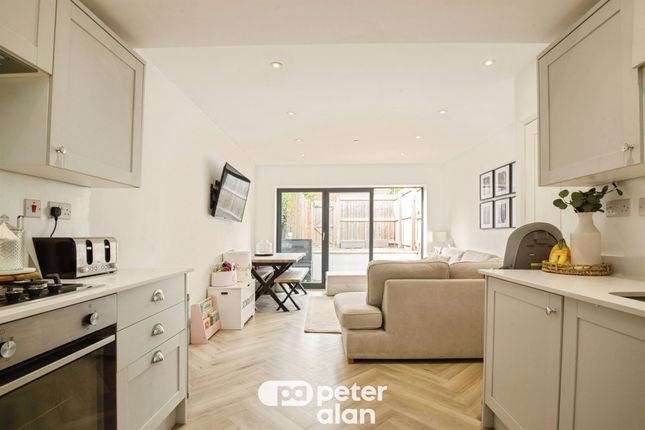 Flat 2, 42, Llantrisant Street, Cardiff photo 4