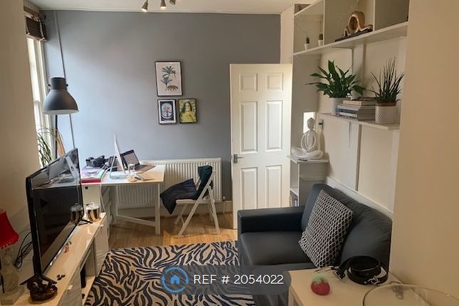 Thumbnail Flat to rent in Bexley Square, Salford