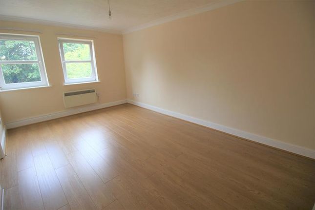 Thumbnail Flat to rent in Underwood House, Bedford