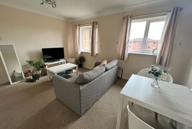 Flat to rent in Hadrians Court, Fletton, Peterborough