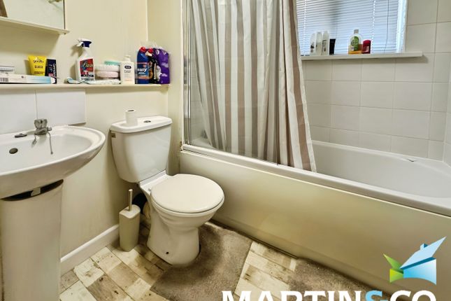 21, Meadow Court, Wakefield photo 5