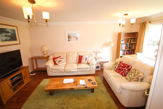 11, Rykmansford Road, Fleet photo 2