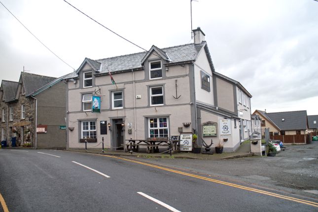Thumbnail Pub/bar for sale in Talsarnau, Gwynedd