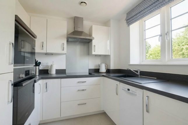 Flat 16 Highclere House, Great North Road, Hatfield photo 4