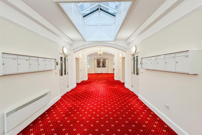 8 St Edwards Hall, East Drive, Staffordshire photo 2