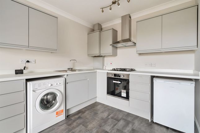 Flat to rent in Greengates, Reading