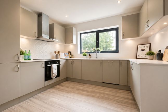 4, Sorrel Close, Farnborough photo 4