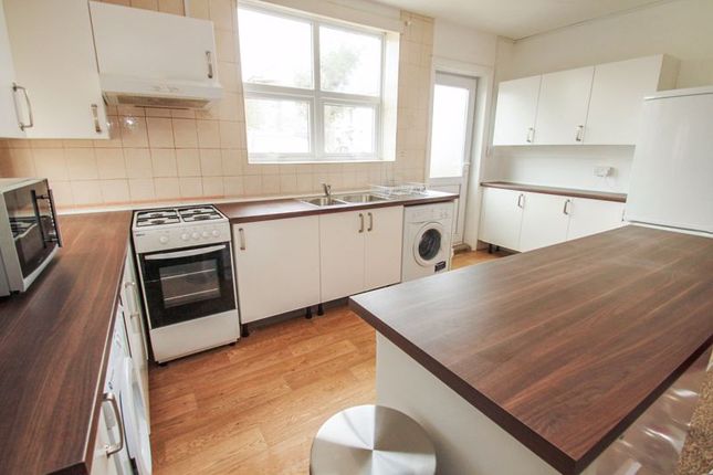 Detached house to rent in Sedgley Road, Winton, Bournemouth