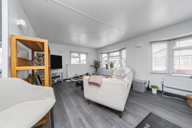 18 Elm Drive, Cranbourne Hall Park, Windsor photo 3