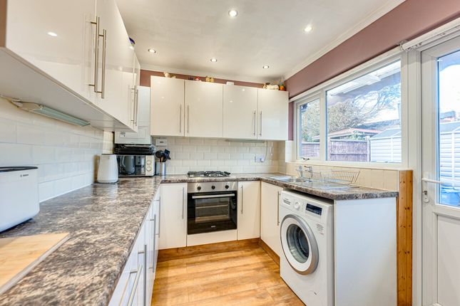 252, Rayleigh Road, Leigh-on-sea photo 3
